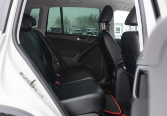 Подержанный автомобиль Volkswagen Tiguan 2010 года (19 фото)