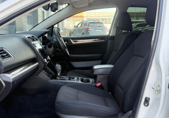 Подержанный автомобиль Subaru Legacy Sedan 2018 года (11 фото)