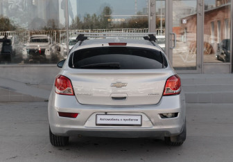 Подержанный автомобиль Chevrolet Cruze Hatchback 2014 года (6 фото)