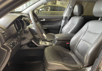 Подержанный автомобиль Kia Sorento 2012 года (8 фото)