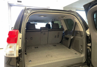 Подержанный автомобиль Toyota Land Cruiser Prado 2010 года (8 фото)