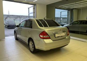 Подержанный автомобиль Nissan Tiida Sedan 2006 года (6 фото)