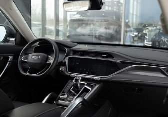 Подержанный автомобиль Geely Atlas Pro 2023 года (10 фото)