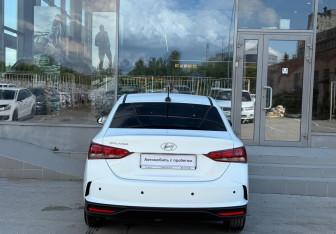 Подержанный автомобиль Hyundai Solaris Sedan 2021 года (4 фото)