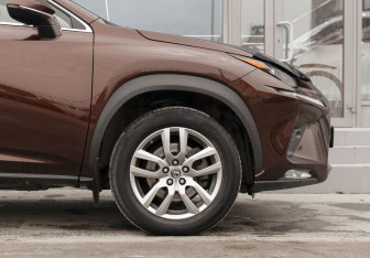 Подержанный автомобиль Lexus NX 2018 года (9 фото)