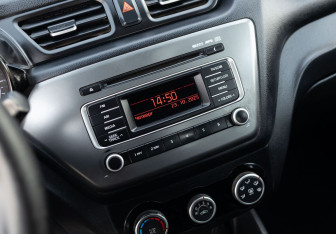 Подержанный автомобиль Kia Rio Hatchback 2017 года (14 фото)