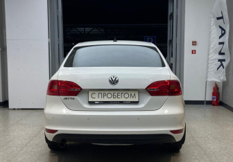 Подержанный автомобиль Volkswagen Jetta Sedan 2013 года (6 фото)