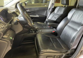 Подержанный автомобиль Honda CR-V 2012 года (8 фото)