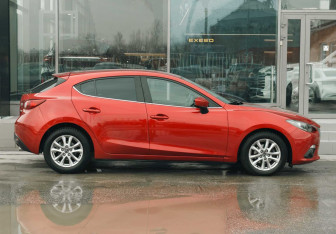 Подержанный автомобиль Mazda 3 Hatchback 2014 года (4 фото)