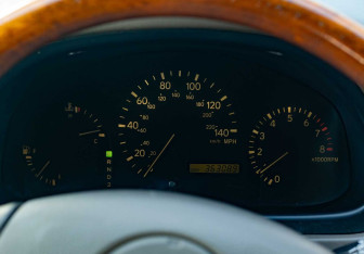 Подержанный автомобиль Lexus RX 2000 года (12 фото)