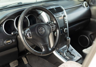 Подержанный автомобиль Suzuki Grand Vitara 2008 года (11 фото)