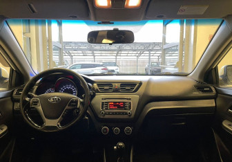 Подержанный автомобиль Kia Rio Sedan 2015 года (8 фото)