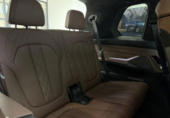 Подержанный автомобиль BMW X7 2019 года (40 фото)