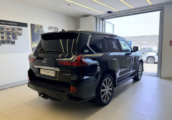 Подержанный автомобиль Lexus LX 2021 года (7 фото)