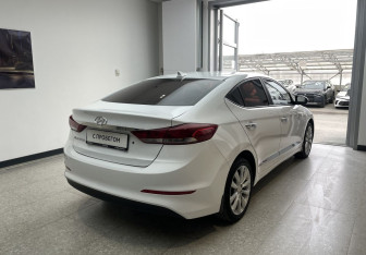 Подержанный автомобиль Hyundai Elantra Sedan 2018 года (4 фото)