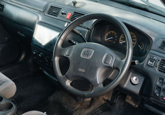 Подержанный автомобиль Honda CR-V 2000 года (10 фото)