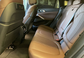 Подержанный автомобиль BMW X6 2021 года (11 фото)