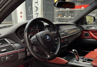Подержанный автомобиль BMW X6 2013 года (10 фото)