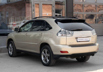 Подержанный автомобиль Lexus RX 2005 года (7 фото)