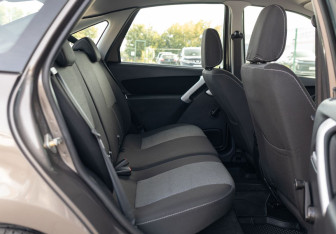 Подержанный автомобиль LADA (ВАЗ) Granta Sedan 2017 года (17 фото)