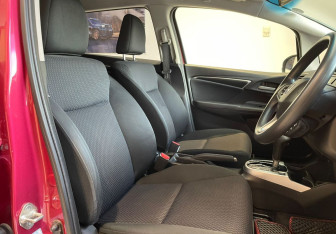 Подержанный автомобиль Honda Fit 2018 года (12 фото)