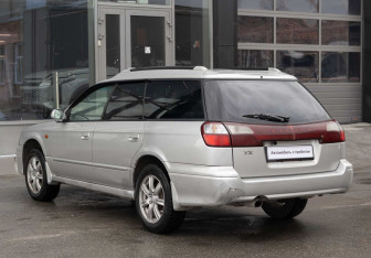 Подержанный автомобиль Subaru Legacy Wagon 2001 года (7 фото)