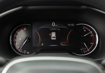 Подержанный автомобиль Toyota RAV4 2023 года (13 фото)