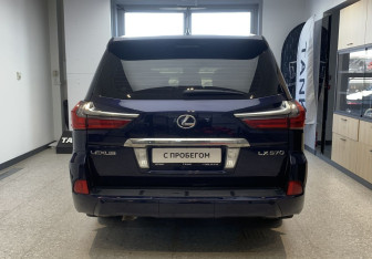 Подержанный автомобиль Lexus LX 2016 года (5 фото)