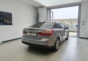Подержанный автомобиль Ford Focus Sedan 2012 года (4 фото)
