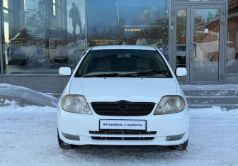 Подержанный автомобиль Toyota Corolla Sedan 2002 года (2 фото)