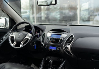 Подержанный автомобиль Hyundai ix35 2012 года (10 фото)