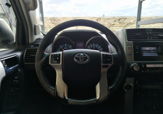 Подержанный автомобиль Toyota Land Cruiser Prado 2012 года (9 фото)