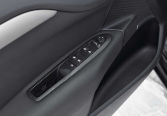 Подержанный автомобиль Citroen C4 Hatchback 2012 года (16 фото)