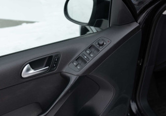 Подержанный автомобиль Volkswagen Tiguan 2012 года (17 фото)