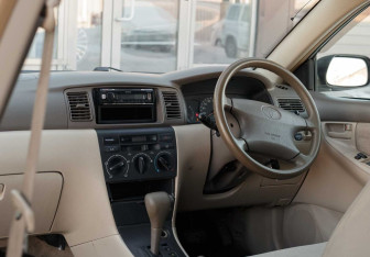 Подержанный автомобиль Toyota Corolla Sedan 2001 года (10 фото)