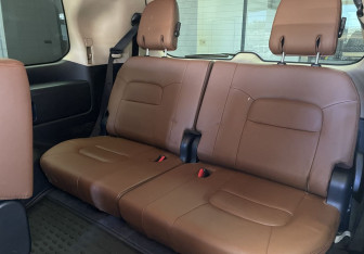 Подержанный автомобиль Toyota Land Cruiser Suv 2014 года (9 фото)