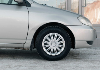 Подержанный автомобиль Toyota Corolla Sedan 2001 года (9 фото)