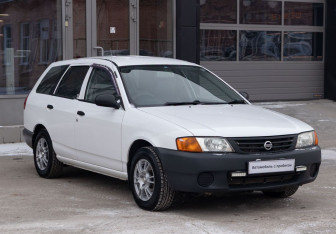 Подержанный автомобиль Nissan AD 2003 года (3 фото)