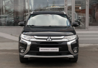 Подержанный автомобиль Mitsubishi Outlander 2015 года (2 фото)