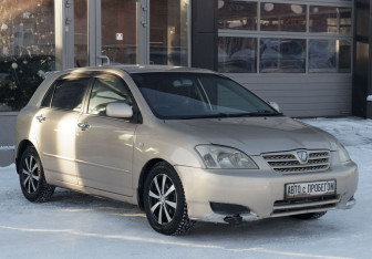 Подержанный автомобиль Toyota Allex 2003 года (3 фото)