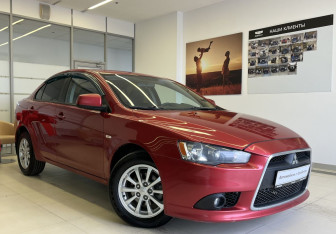 Подержанный автомобиль Mitsubishi Lancer Sedan 2011 года (3 фото)