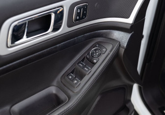 Подержанный автомобиль Ford Explorer 2014 года (17 фото)