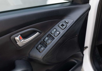 Подержанный автомобиль Hyundai ix35 2012 года (17 фото)