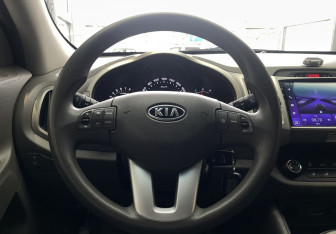 Подержанный автомобиль Kia Sportage 2011 года (10 фото)
