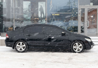 Подержанный автомобиль Honda Civic Sedan 2006 года (4 фото)