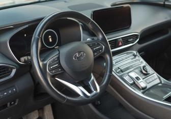 Подержанный автомобиль Hyundai Santa Fe 2021 года (11 фото)