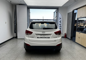 Подержанный автомобиль Hyundai ix35 2011 года (5 фото)