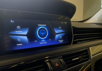 Подержанный автомобиль Hongqi HS5 2023 года (12 фото)