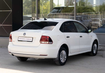 Подержанный автомобиль Volkswagen Polo Sedan 2019 года (5 фото)