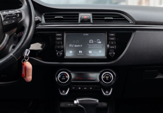 Подержанный автомобиль Kia Rio Sedan 2019 года (14 фото)